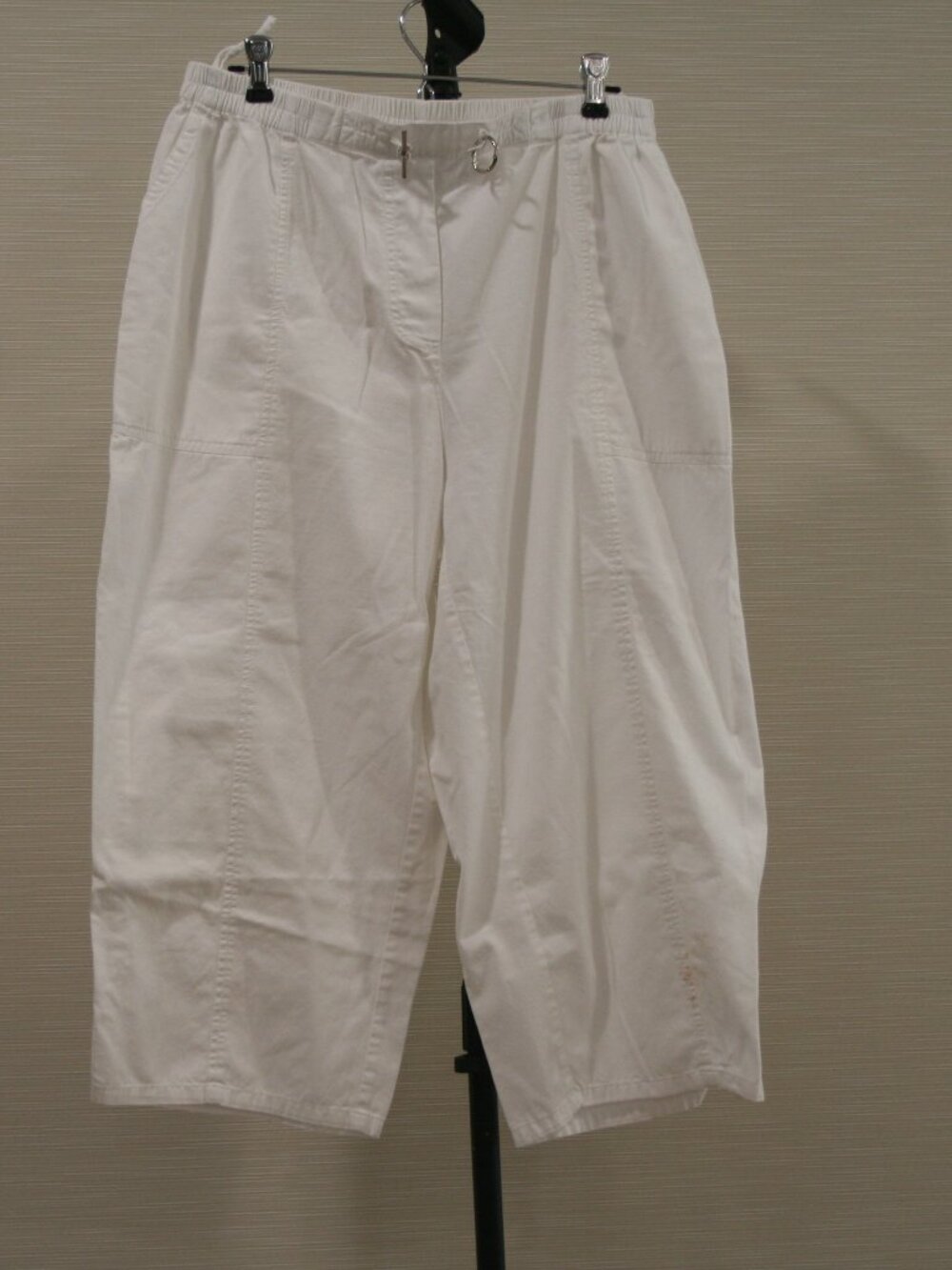 Cathy Daniels White Crop Pants, Elastic Waist, Front Pockets  Size XL